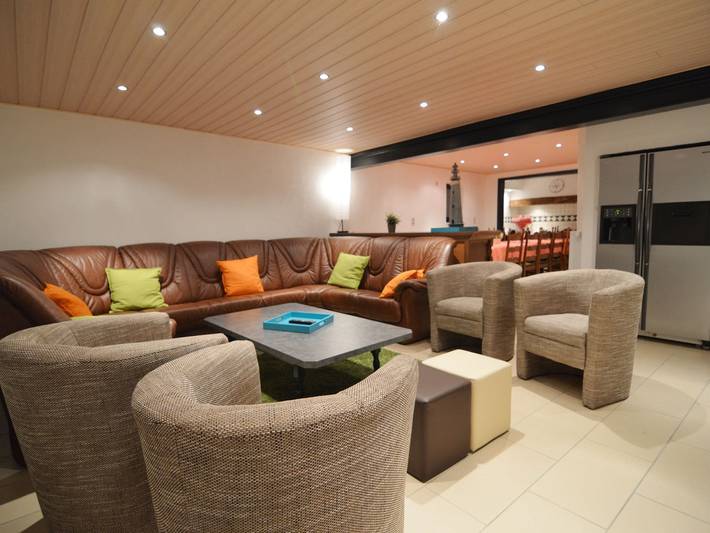 Location de vacances pour 14 personnes, avec piscine et terrasse dans Robertville - 2