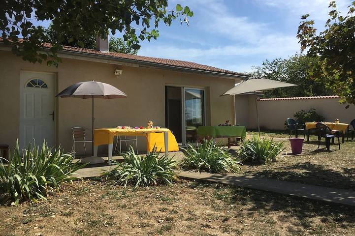 Gîte pour 6 personnes, avec terrasse et jardin