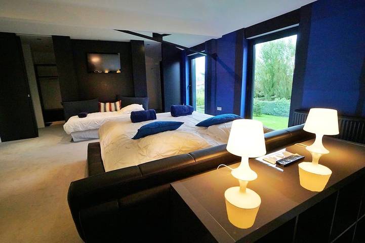 Loft – 15 people – 7 bedrooms – 6 bathrooms – Jacuzzi, Pool Table, Swimming Pool in Arques, Saint-Omer und Umgebung