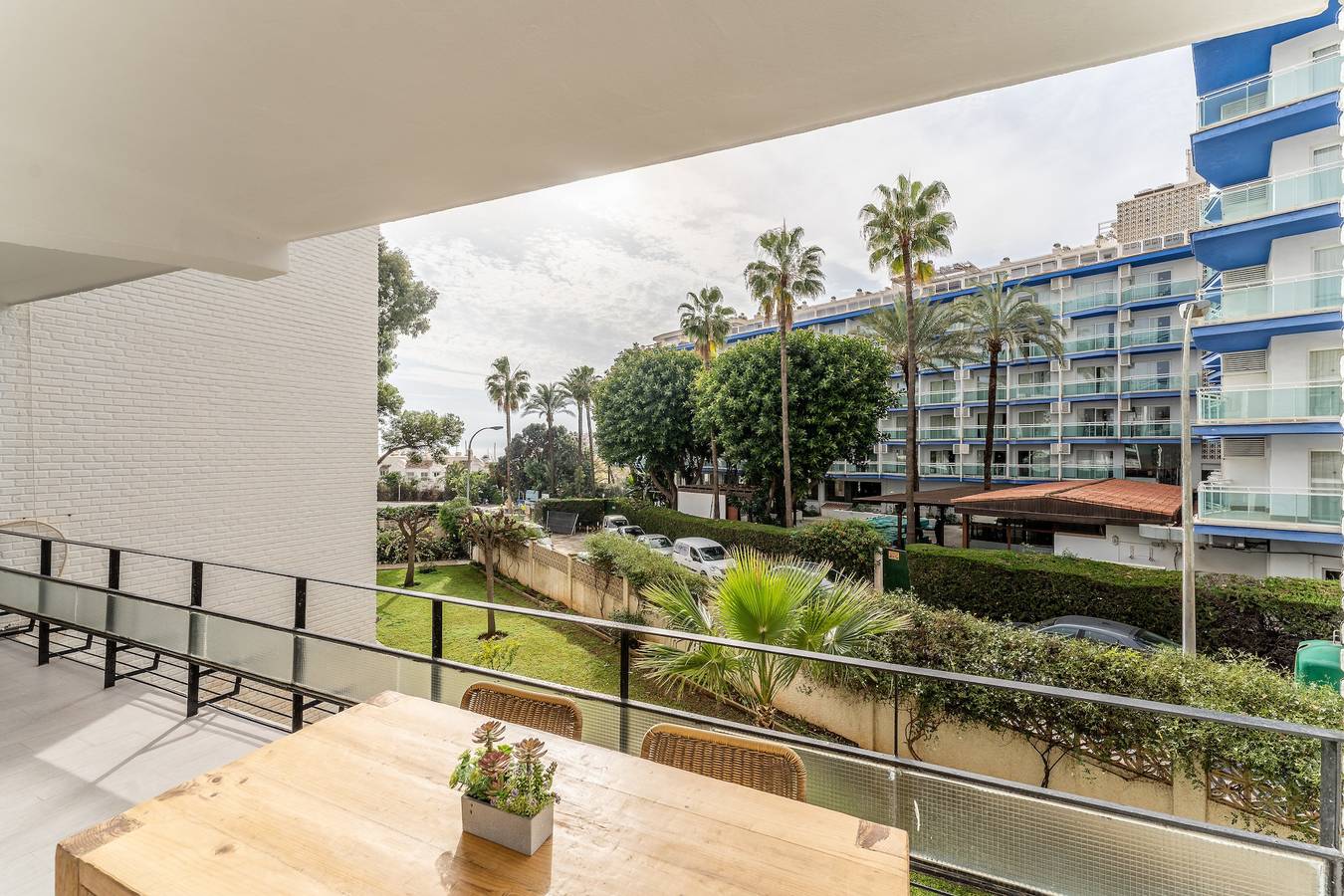 Apartamento entero, Apartamento "Steps from Puerto Marina" con terraza cubierta privada in Benalmádena Costa, Benalmádena