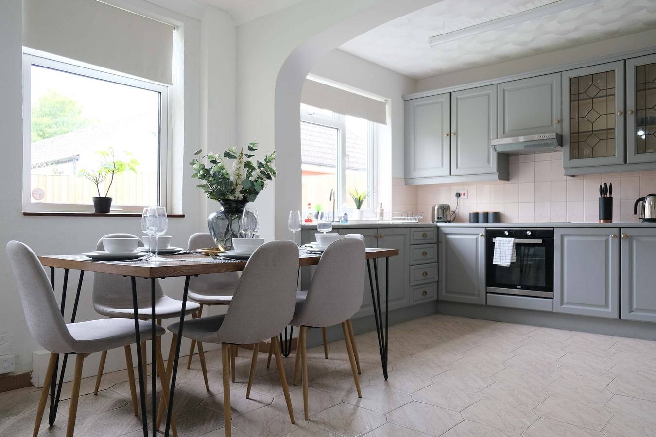 Beautiful 4 Bedroom Home with Garden in Bedford in Bedford