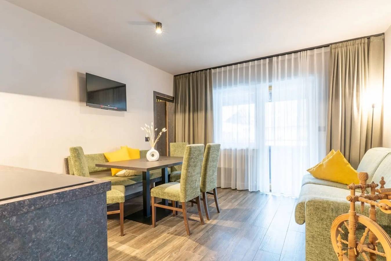 Entire apartment, Apartment 'Martellerhof - Opis Pennhaus Small' with Sea View, Shared Terrace and Wi-Fi in Ganda di Martello, Martell