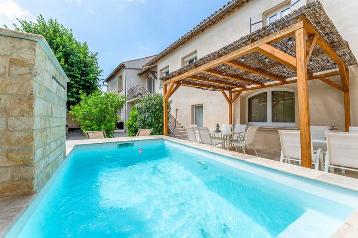 „Chez Mamé“ mit Gemeinschaftspool, Wlan und Klimaanlage in Saint-Victor-la-Coste, Nimes und Umgebung