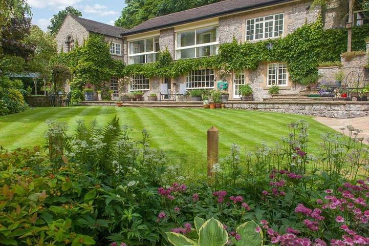 Holiday rental for 20 people, with garden and terrace in Ashford in the Water