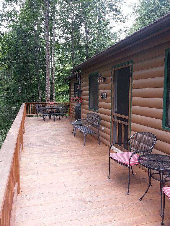 ★ Peaceful View ★ Serene & Cozy ★ Creek ★ Fire-pit ★ Fireplace ★ Wifi ★ in Blue Ridge Parkway, Ashe County