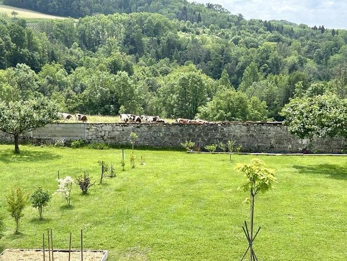 Maison d’hôte pour 4 personnes, avec piscine ainsi que vue et jardin dans Nantua