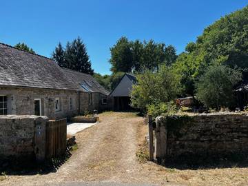 Gîte pour 6 personnes, avec jardin à Berrien