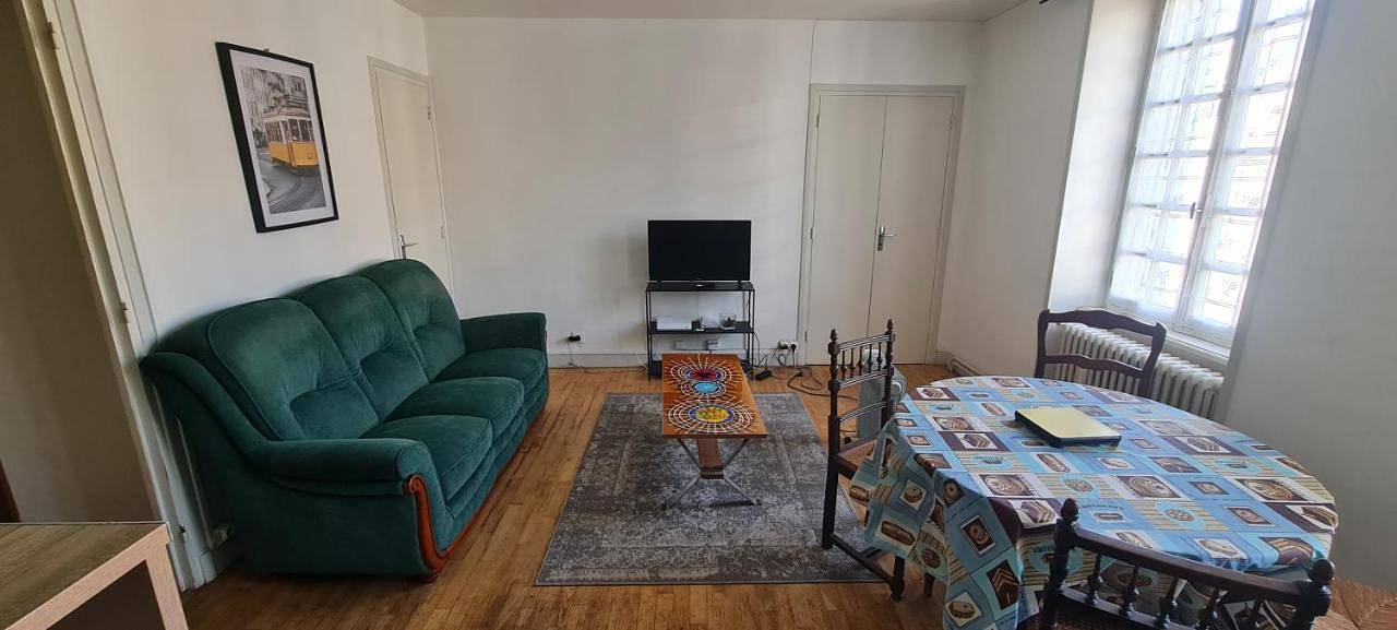 Appartement entier, Two-Bedroom Apartment in Crocq, Parc Naturel Régional de Millevaches en Limousin