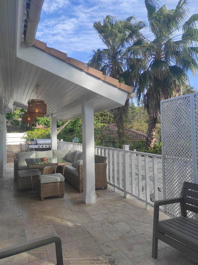 Chalet pour 8 personnes, avec vue et jardin ainsi que terrasse et piscine à Gassin - 4