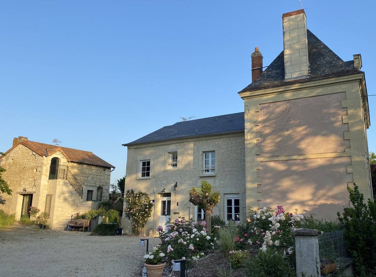 Chambres d'hôtes "La Fée Verte" - Chambre fleurs in Le Puy-Notre-Dame, Vallée de la Loire