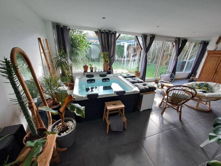 Location de vacances pour 6 personnes, avec Jacuzzi ainsi que Terrasse et Jardin à Bourgtheroulde-Infreville