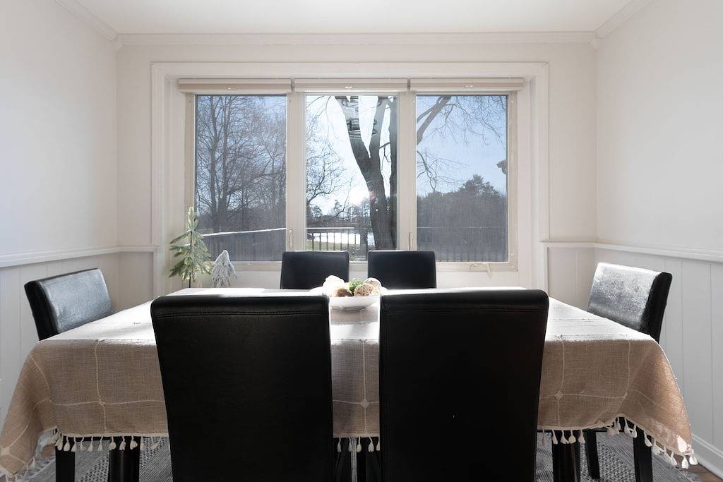 Lake Cottage Year Round Swim Spa Serene Escape Between Pittsburgh and Cleveland in Mahoning County