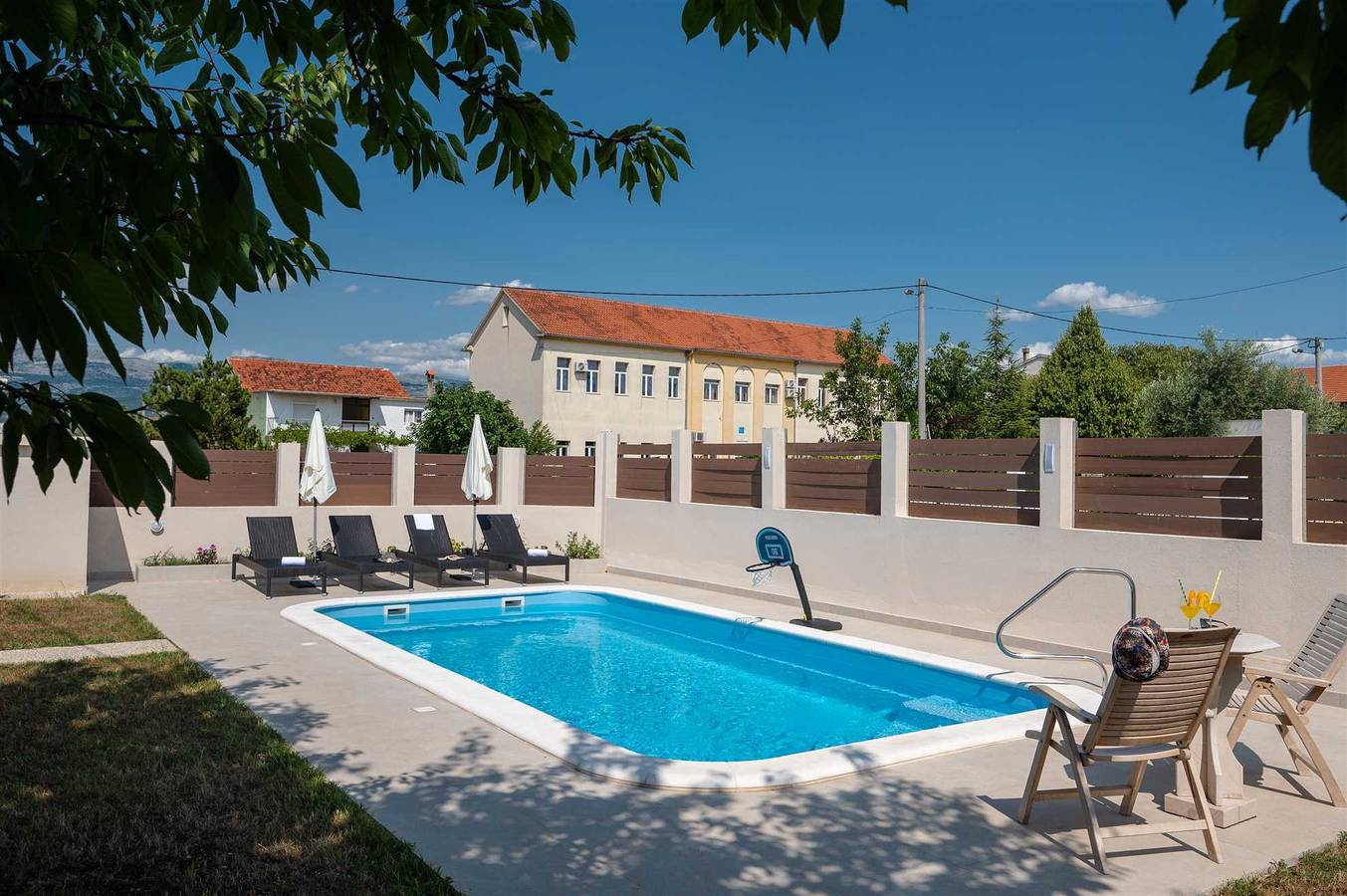 Neu! Villa Josefina mit beheiztem Pool in Dalmatinisches Zagora