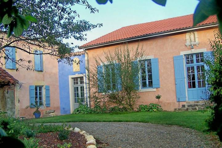 Gîte pour 6 personnes, avec Terrasse ainsi que Jardin et Piscine