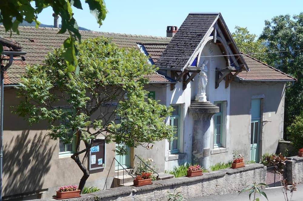 Gîte Le Saillant à La Chabanne pour 14 personnes avec animaux acceptés in La Chabanne, Région de Vichy