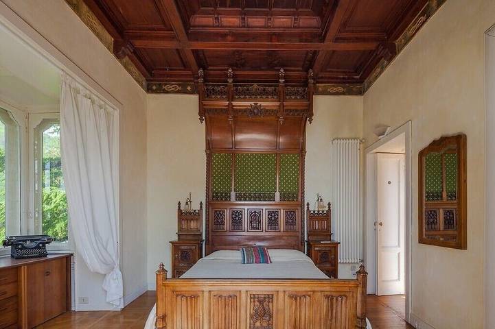 A romantic experience in historic villa with private park at SacroMonte Varese in Santa Maria del Monte (Varese), Varese