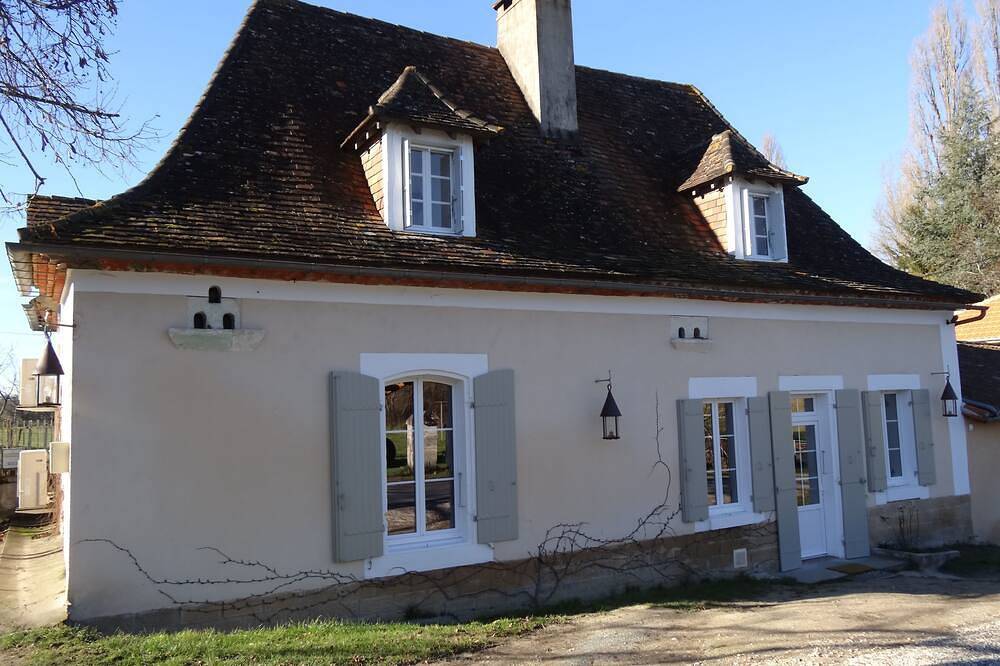Moulin de Villeverneix and its tower, Neuvic on the banks of the Vern for 6, 8 people in Périgord Blanc