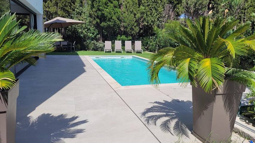 Location de vacances pour 7 personnes, avec Terrasse ainsi que Jardin et Piscine dans Golf et Tennis Club de Valescure - 2