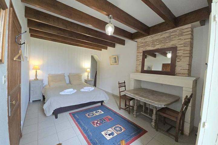 Location de vacances pour 6 personnes, avec terrasse ainsi que piscine et jardin à Saint-Rémy (Dordogne) - 2