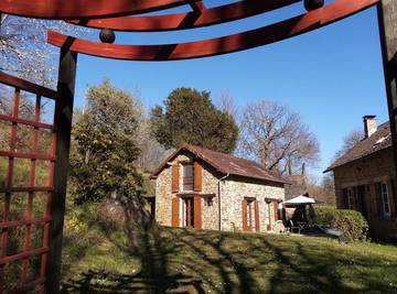 Chambre d’hôte pour 3 personnes, avec jardin à Saint-Sornin-Lavolps