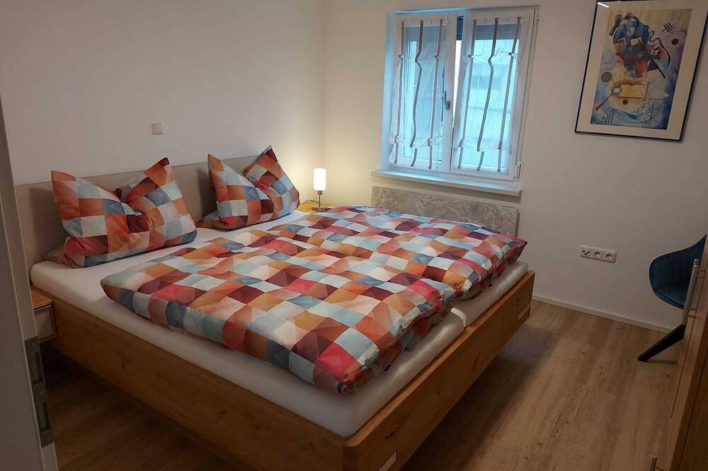 Ganze Wohnung, Große Ferienwohnung mit Terrasse (120qm) für bis zu 6 Personen in Memmelsdorf, Landkreis Bamberg