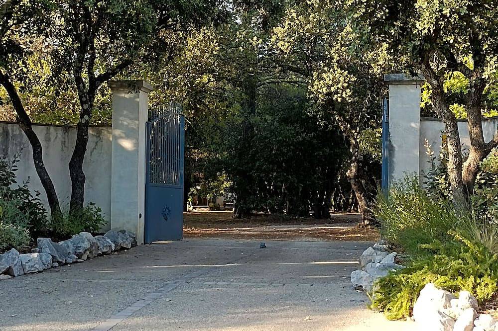 Entire apartment, La Chenaie in Mazan, Parc naturel régional du Mont-Ventoux