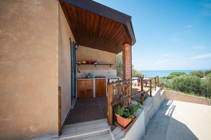 Glamping per 4 persone, con giardino e panorama, con animali domestici in Cilento