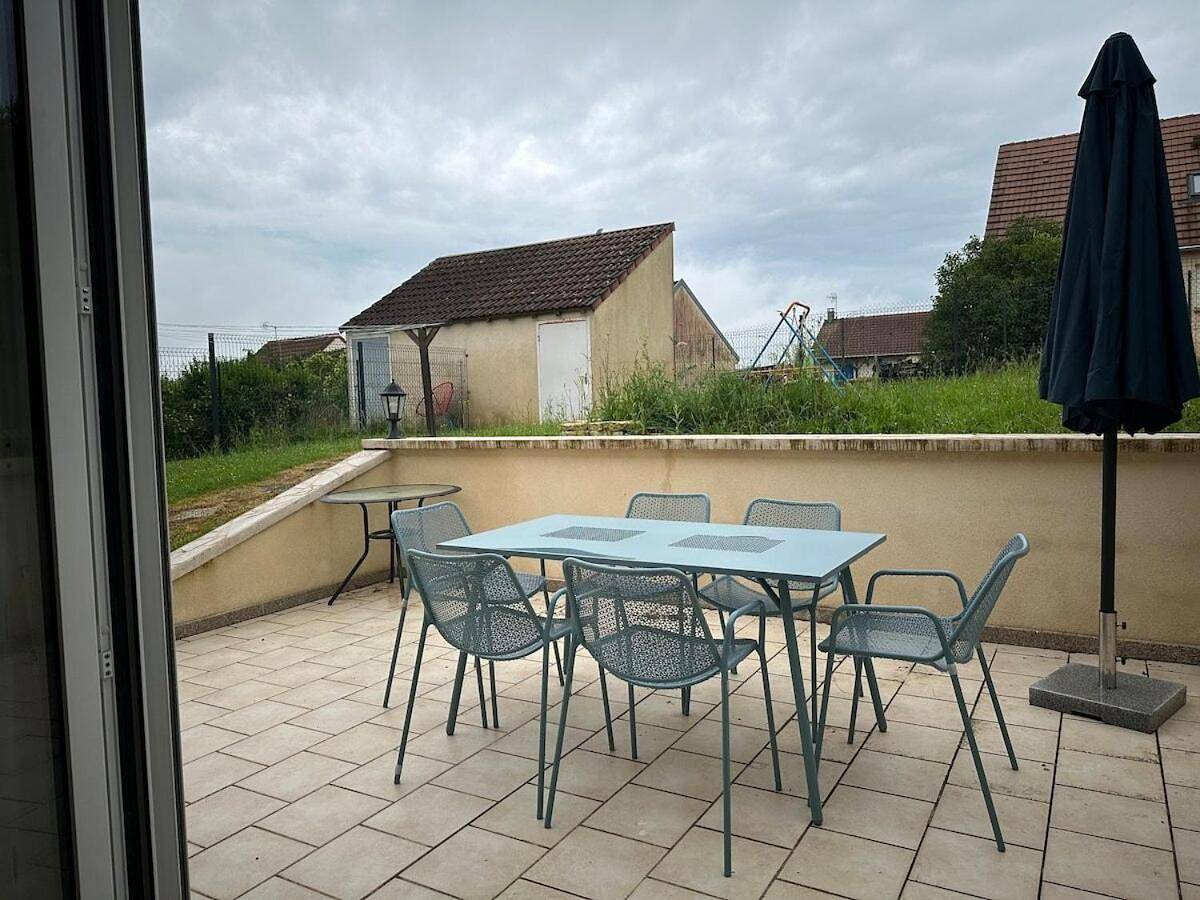 Maison Seventies, climatisée in Chablis, Région d'Auxerre