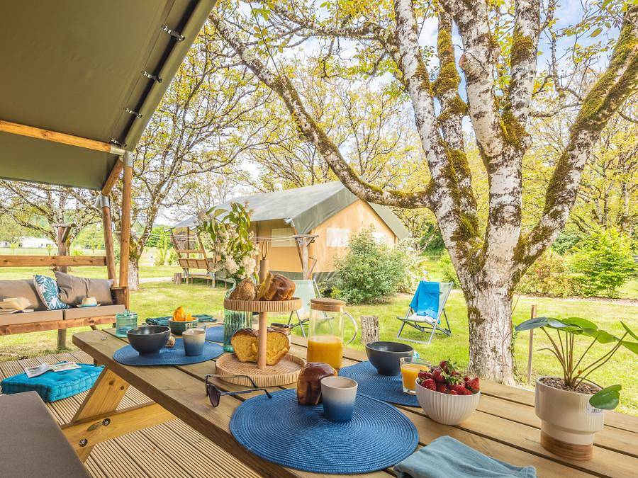 Village du Port  - Tente en toile et en bois 4 personnes - Lodge Woody - 2 chambres - 4 personnes in Saint-Sozy, Parc Naturel Régional des Causses du Quercy