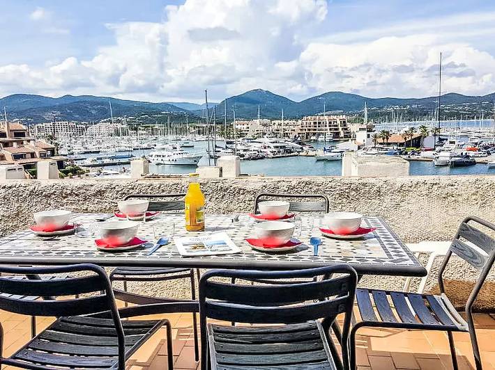 Gîte pour 4 personnes dans Port des Marines de Cogolin