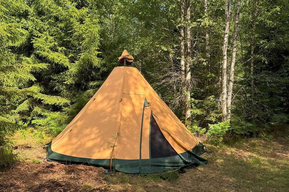 Natur pur im Tipi “Skogsanda”– Dein Rückzugsort in Schwedens Wildnis in Värmland