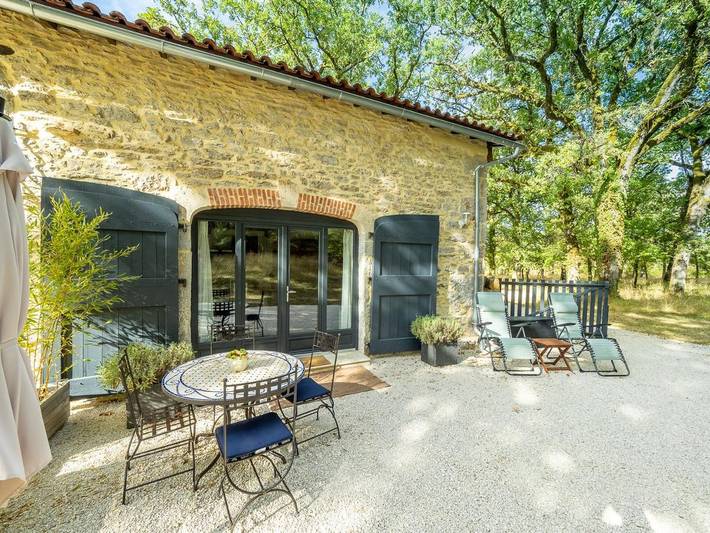 Gîte pour 2 personnes, avec Terrasse et Jardin ainsi que Piscine et Vue à Concots