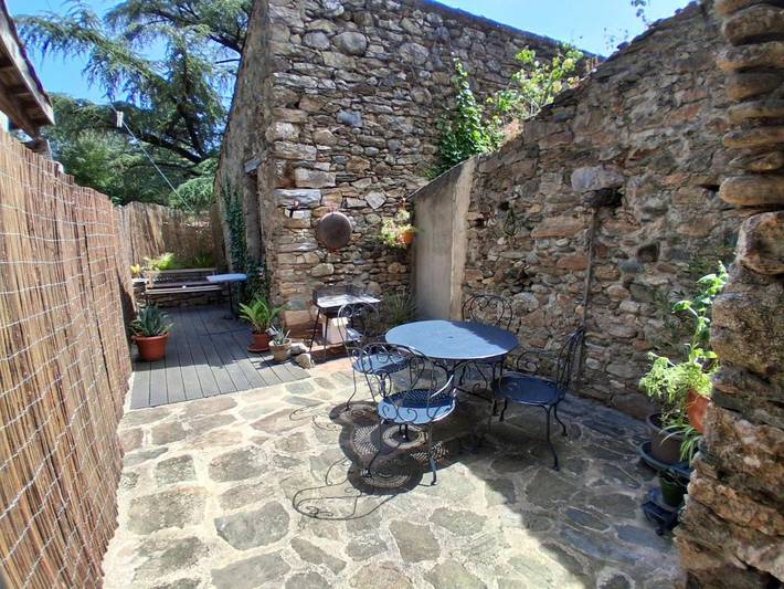 Location de vacances pour 3 personnes, avec Terrasse ainsi que Jardin et Vue à Prémian