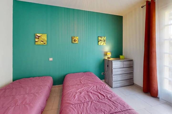 Location de vacances pour 8 personnes, avec terrasse et jardin à Beaugas - 4