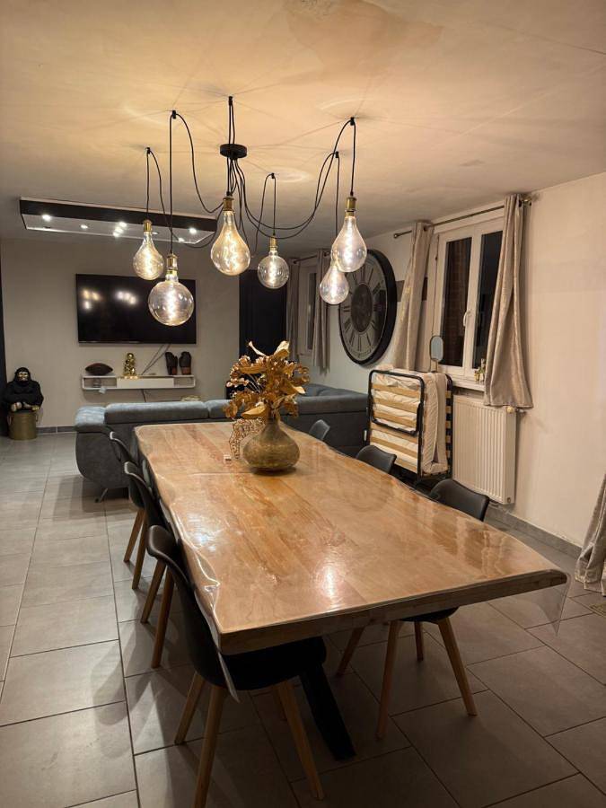 Location de vacances pour 4 personnes, avec terrasse dans Mecquignies