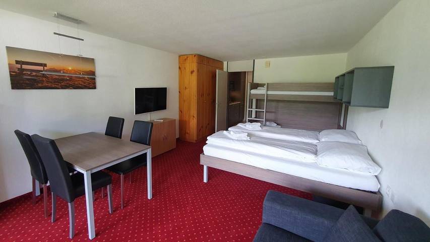 Ferienwohnung für 2 Personen, mit Balkon und Pool sowie Sauna und Ausblick