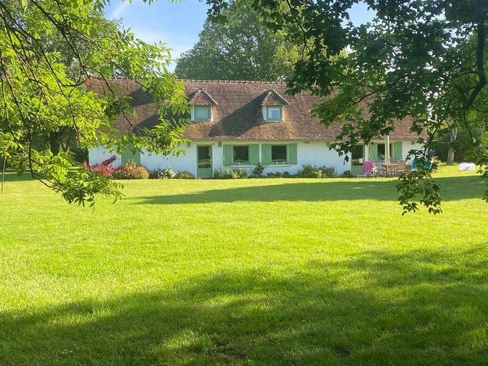 Gîte pour 8 personnes, avec terrasse et piscine à Tillières-sur-Avre
