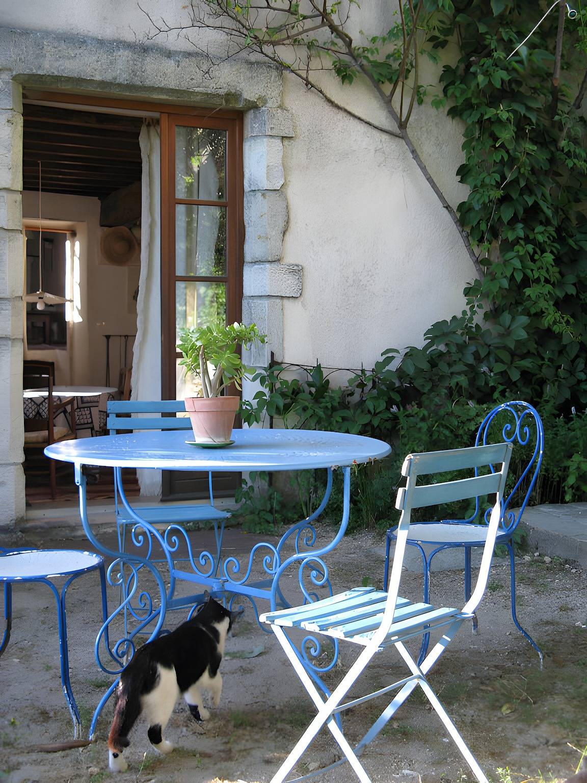 Appartement entier, Appartement 'Du Haut' avec vue montagne, terrasse privée et Wi-Fi in La Bégude-de-Mazenc, Région de nyons