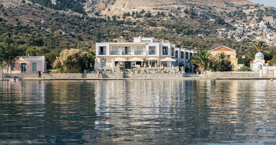Hôtel pour 3 personnes, avec terrasse ainsi que vue et jardin