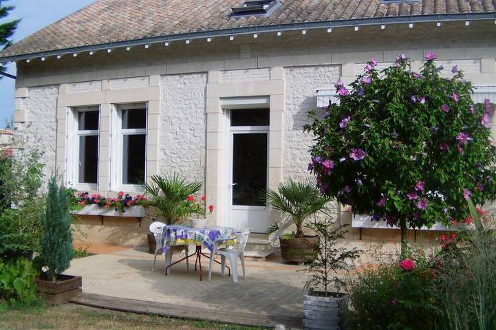 Gîte pour 2 personnes, avec Jardin à Épargnes