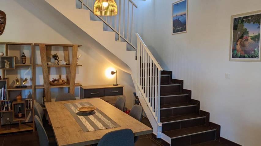 Location de vacances pour 10 personnes, avec terrasse et piscine à Saint Gilles les Hauts - 3