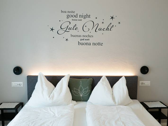 Ganze Wohnung, Brandneue Ferienwohnung "Alex" in Zentrumsnähe mit Bergblick, Wlan & Balkon in Untermais, Meran