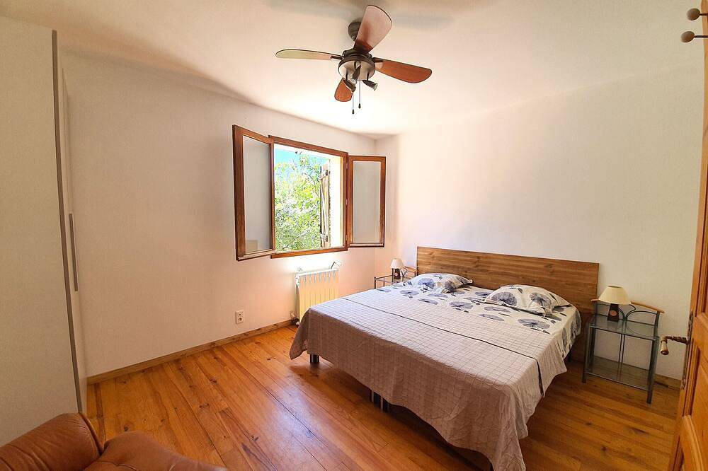 Spacious house in the heart of nature for a relaxing stay 300 m from the river. in Gignac, Región de Lodève