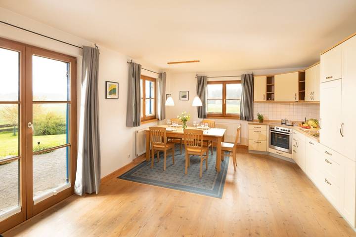 Ferienwohnung für 4 Personen, mit Pool und Garten sowie Ausblick und Terrasse, kinderfreundlich in Rubi - 2