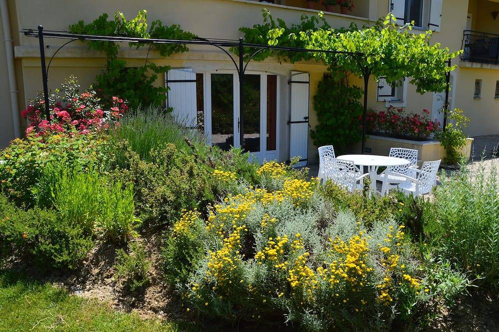 Apartamento entero, Spacious Studio (56m2) with all living functions in Montbrun-les-Bains, Región de Nyons