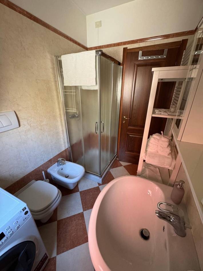 Hel lägenhet, Apartment 'Casa Emi' with Balcony, Wi-Fi and Air Conditioning in Centro Storico di Verona, Verona