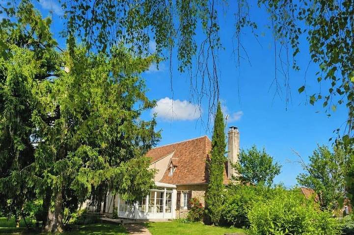 Location de vacances pour 5 personnes, avec Jardin à Lavergne