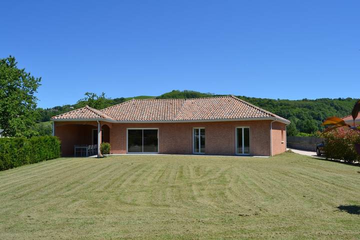 Gîte pour 8 personnes, avec jacuzzi et jardin à Lourdes - 2