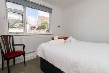 Log Cabin for 8 People in Mullion, Cornwall, Photo 3