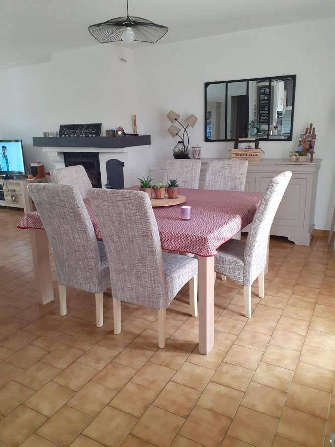 Gîte pour 6 personnes, avec piscine et jardin à La Suze-sur-Sarthe - 2